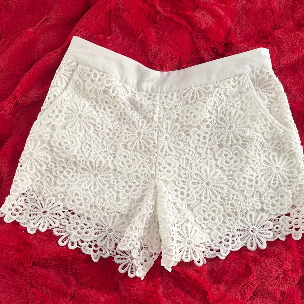 Monteau White Floral Lace High Waist Shorts - M